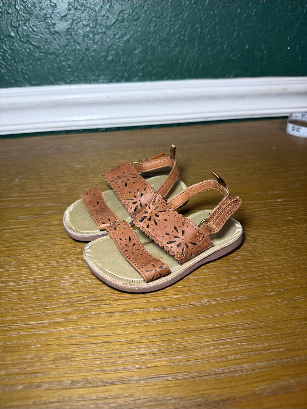 OshKosh B'gosh Baby Toddler Strap Sandals Size 4M Brown